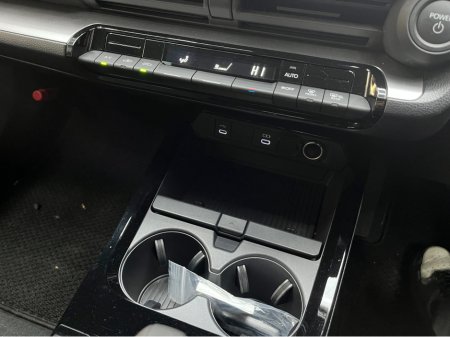 2025 Toyota Prius - thumbnail 16