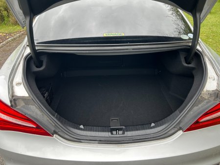 2018 Mercedes-Benz 180 - thumbnail 8