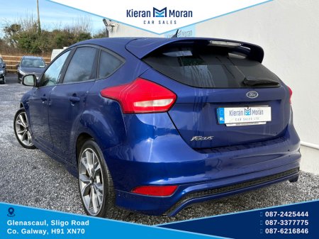 2017 Ford Focus - thumbnail 4