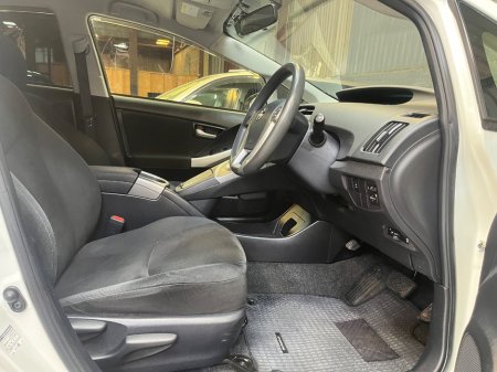 2015 Toyota Prius - thumbnail 7