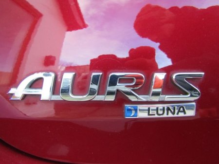 2018 Toyota Auris Hybrid Luna 4DR Auto €16,950 thumbnail