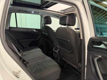 2018 Volkswagen Tiguan - thumbnail 9