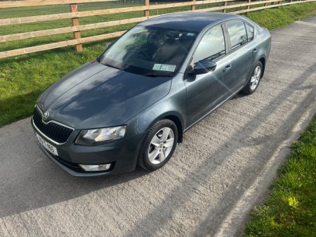 2014 Skoda Octavia - view 3