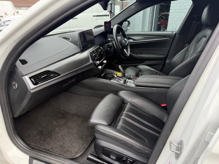 2021 BMW 5 Series - thumbnail 24