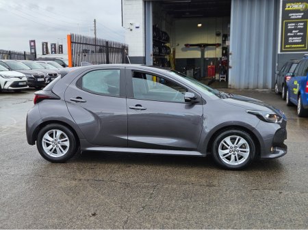 2022 Toyota Yaris - thumbnail 4