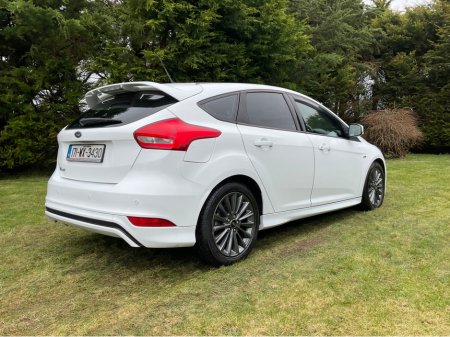 2017 Ford Focus - thumbnail 9