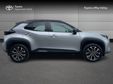 2025 Toyota Yaris Cross - thumbnail 3