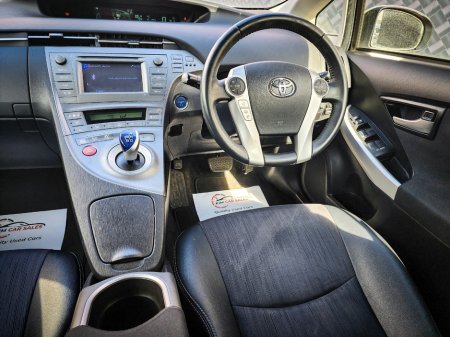 2015 Toyota Prius - thumbnail 18
