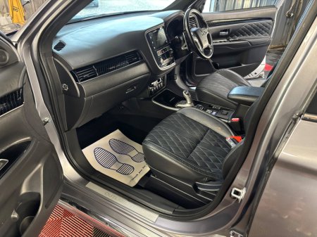 2018 Mitsubishi Outlander - thumbnail 16