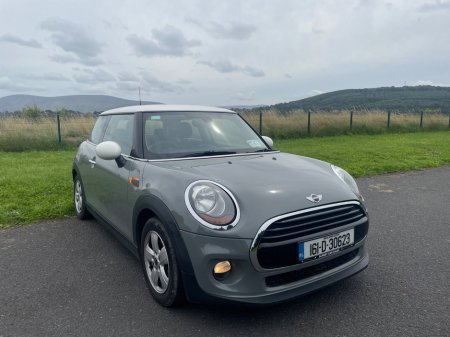 2016 MINI Hatch Cooper D €8,995