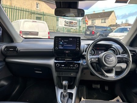 2024 Toyota Yaris Cross FRESH SELECTION OF TRADE-INS YARIS CROSS LUNA €28,500 thumbnail