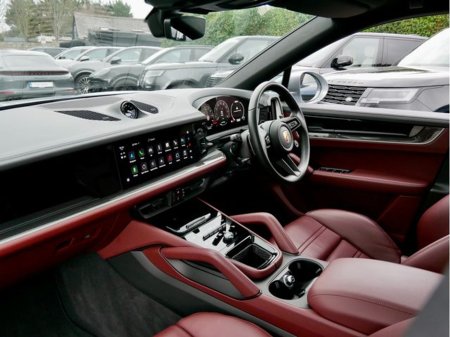 2024 Porsche Cayenne - thumbnail 33