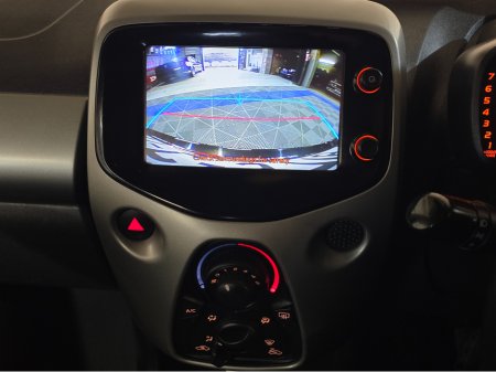 2017 Toyota Aygo - thumbnail 16