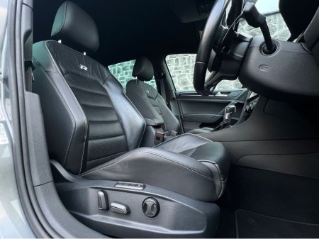 2018 Volkswagen Golf 2.0 R 4MOTION 310PS 5DR A AUTO €28,950 thumbnail