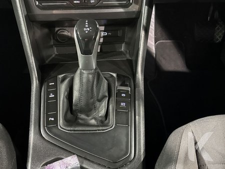 2022 Volkswagen Tiguan HYBRID AUTOMATIC 1.4L TSI PHEV - PARKING SENSORS - CRUISE CONTROL - A/C HEATING CONTROLS €29,950 thumbnail