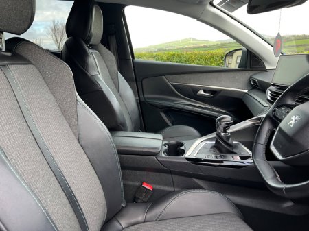 2023 Peugeot 5008 1.5 BlueHDi 130bhp Allure €33,950 thumbnail