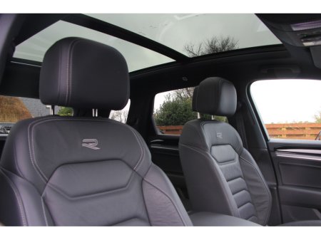 2025 Volkswagen Touareg - thumbnail 3