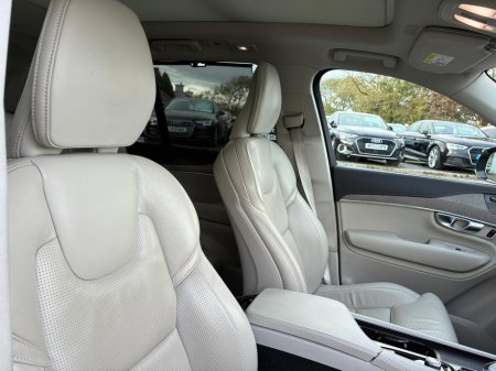 2023 Volvo XC90 - thumbnail 5