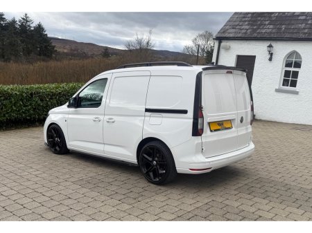2021 Volkswagen Caddy - view 4