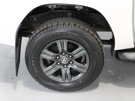 2024 Toyota Hilux 2.8 SR5 Double CAB 4DR €48,999 thumbnail