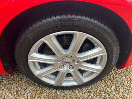 2019 Volvo V40 ==STUNNING VOLVO V40//AUTO//HUGE SPEC//FULL LEATHER// €17,500 thumbnail