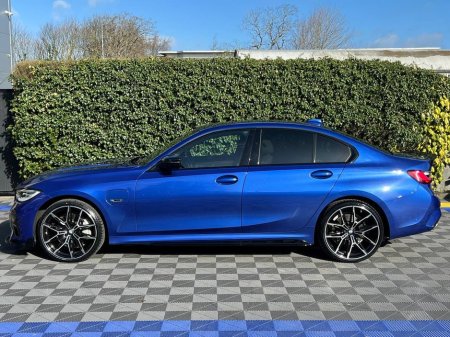 2022 BMW 3 Series - view 3