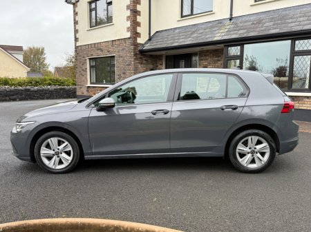 2022 Volkswagen Golf 2.0 TDI 115HP Life €24,750