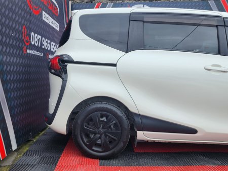 2019 Toyota Sienta - thumbnail 12