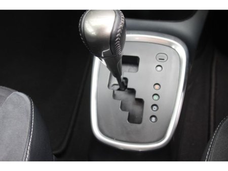 2016 Toyota Yaris - thumbnail 13