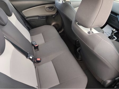 2020 Toyota Yaris - thumbnail 8