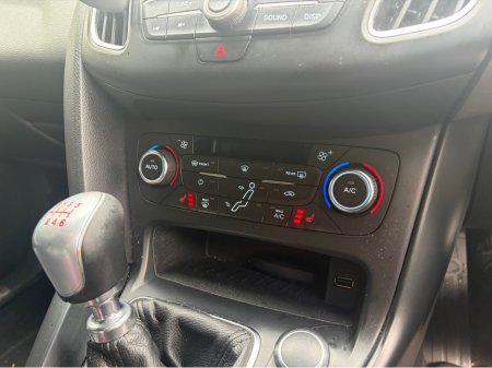 2017 Ford Focus - thumbnail 15