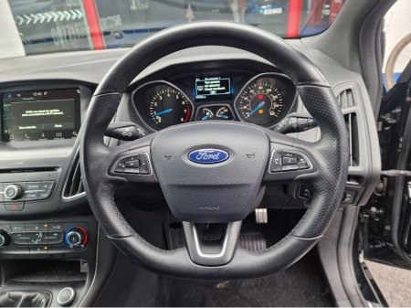 2018 Ford Focus - thumbnail 14