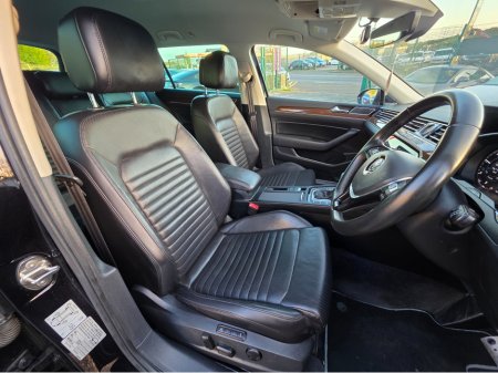 2018 Volkswagen Passat 2.0 TDI VIRTUAL DASH FULL LEATHER HEATED ELECTRIC SEATS SAT NAV CARPLAY ANDROID AUTO BLIND SPORT PARKING SENSORS SELF PARKING ASSIST 360 CAMERA €20,750 thumbnail