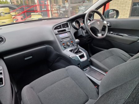 2016 Peugeot 5008 - thumbnail 10