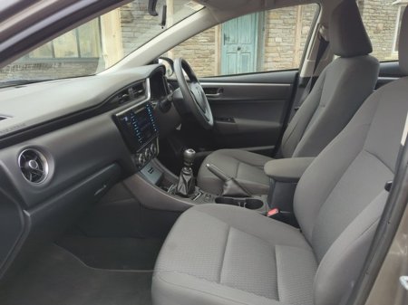 2017 Toyota Corolla FRESH SELECTION OF TRADE-INS COROLLA 1.4 D4D TERRA €15,000 thumbnail