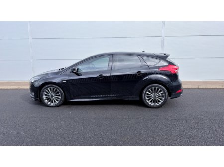2017 Ford Focus - thumbnail 8