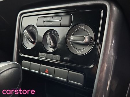 2017 Volkswagen Beetle - thumbnail 20