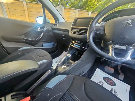 2015 Peugeot 208 - thumbnail 17