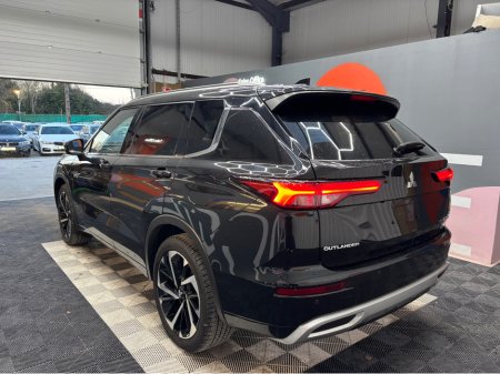 2024 Mitsubishi Outlander - thumbnail 4