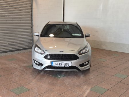 2017 Ford Focus - thumbnail 3