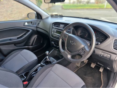 2017 Hyundai i20 - thumbnail 27