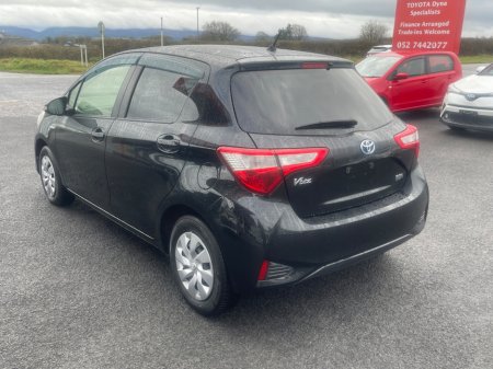 2017 Toyota Yaris - thumbnail 5