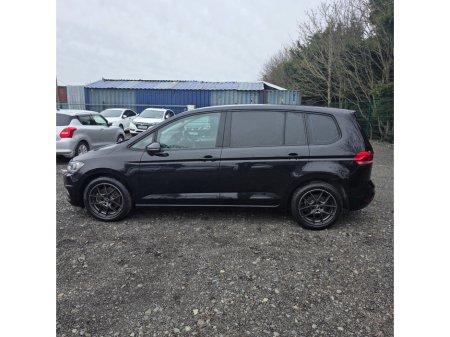 2016 Volkswagen Touran 1.2 TSI 110HP Trendline €15,950 thumbnail