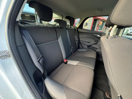 2012 Ford Focus - thumbnail 15