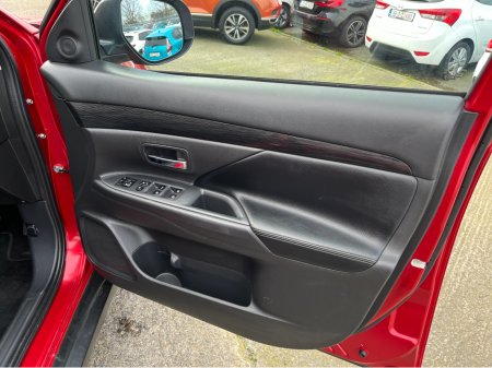 2018 Mitsubishi Outlander - thumbnail 14