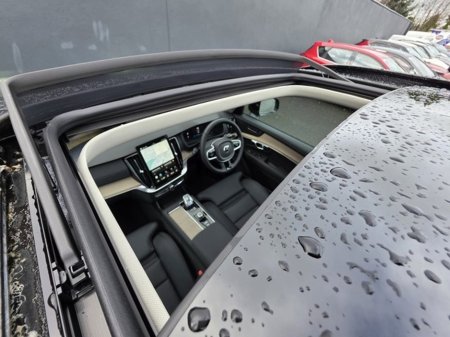 2025 Volvo XC90 T8 Plus Dark AWD €79,895 thumbnail