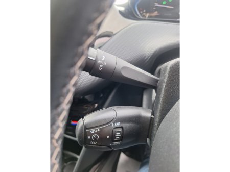 2018 Peugeot 2008 ALLURE BLUEHDI BLUE HDI €12,995 thumbnail