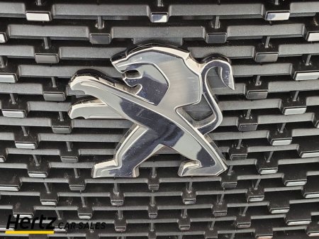 2023 Peugeot 2008 - thumbnail 9