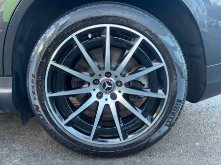 2023 Mercedes-Benz EQC 400 AMG LINE 4MATIC €39,995 thumbnail