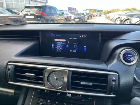 2018 Lexus IS 300 h - thumbnail 19